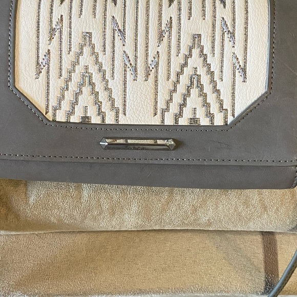 Stella & Dot Taupe Hello Gorgeous Crossbody Grey Wallet - Picture 10 of 16